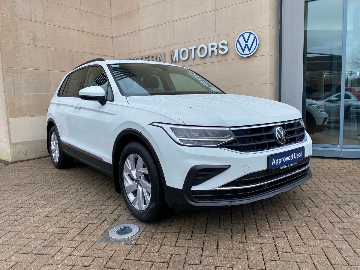 Volkswagen Tiguan Tiny kms, 1 Owner, Automatic "Life" Spec inc Alloys, Rear Camera, Adaptive Cruise Control,LED Lights,App Connect + much more