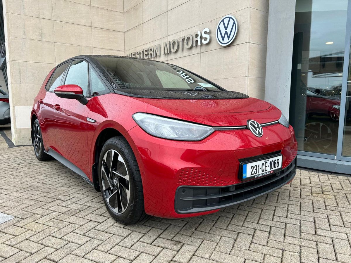 Volkswagen ID.3 New Model,Class Colour "Life DX" Spec 204 Bhp 58 KW,Rear Camera,Upgrade Interior,Alloys,Black Roof,Privacy Glass,App Connect + much more