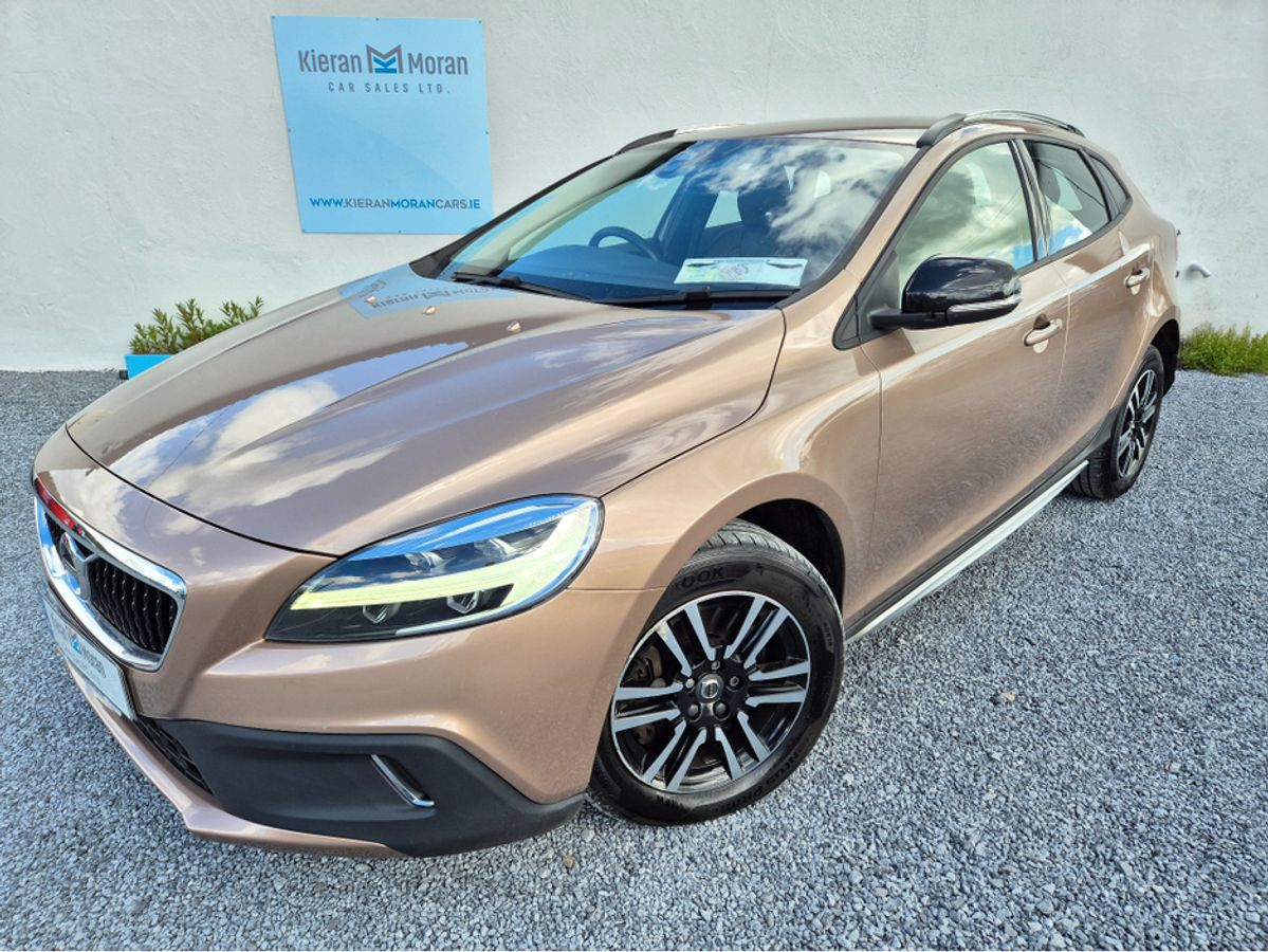 Used Volvo V40 2016 in Galway