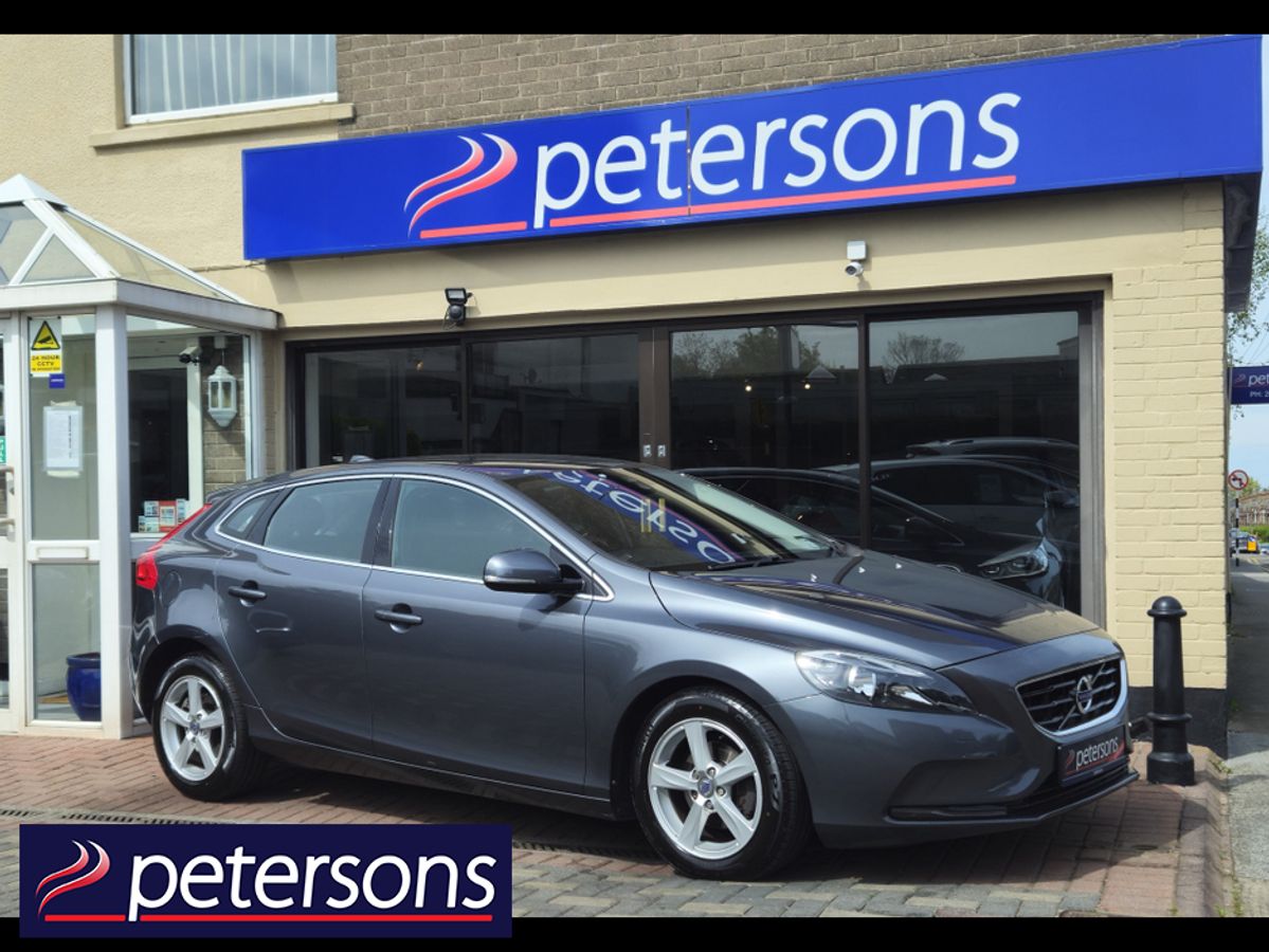 Used Volvo V40 2014 in Dublin