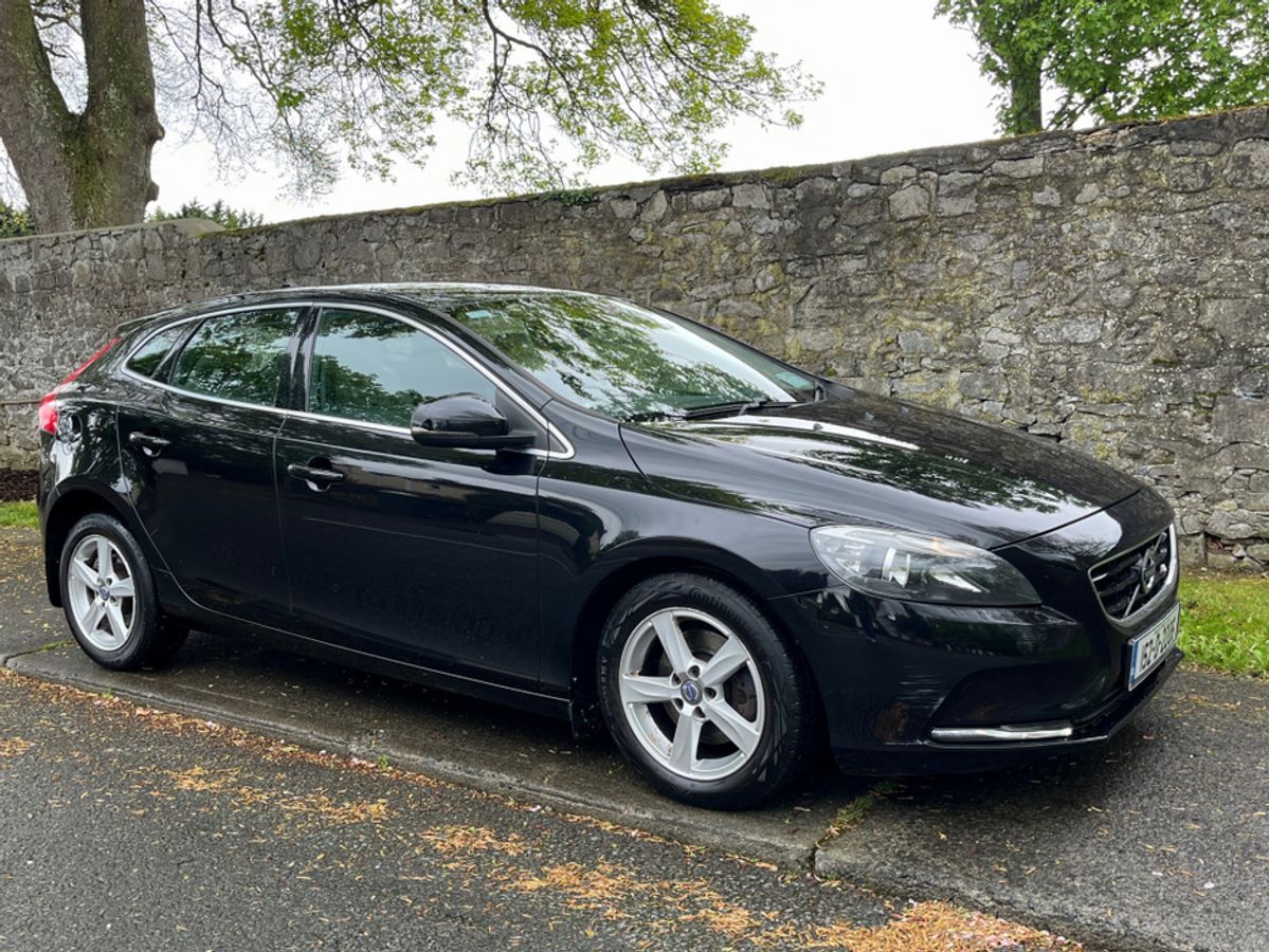 Used Volvo V40 2015 in Dublin