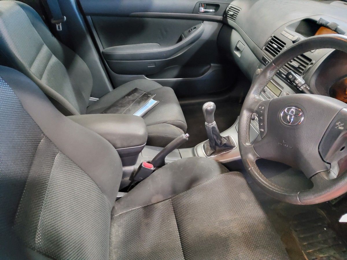 Toyota Avensis 1.8 VVT-i Luna