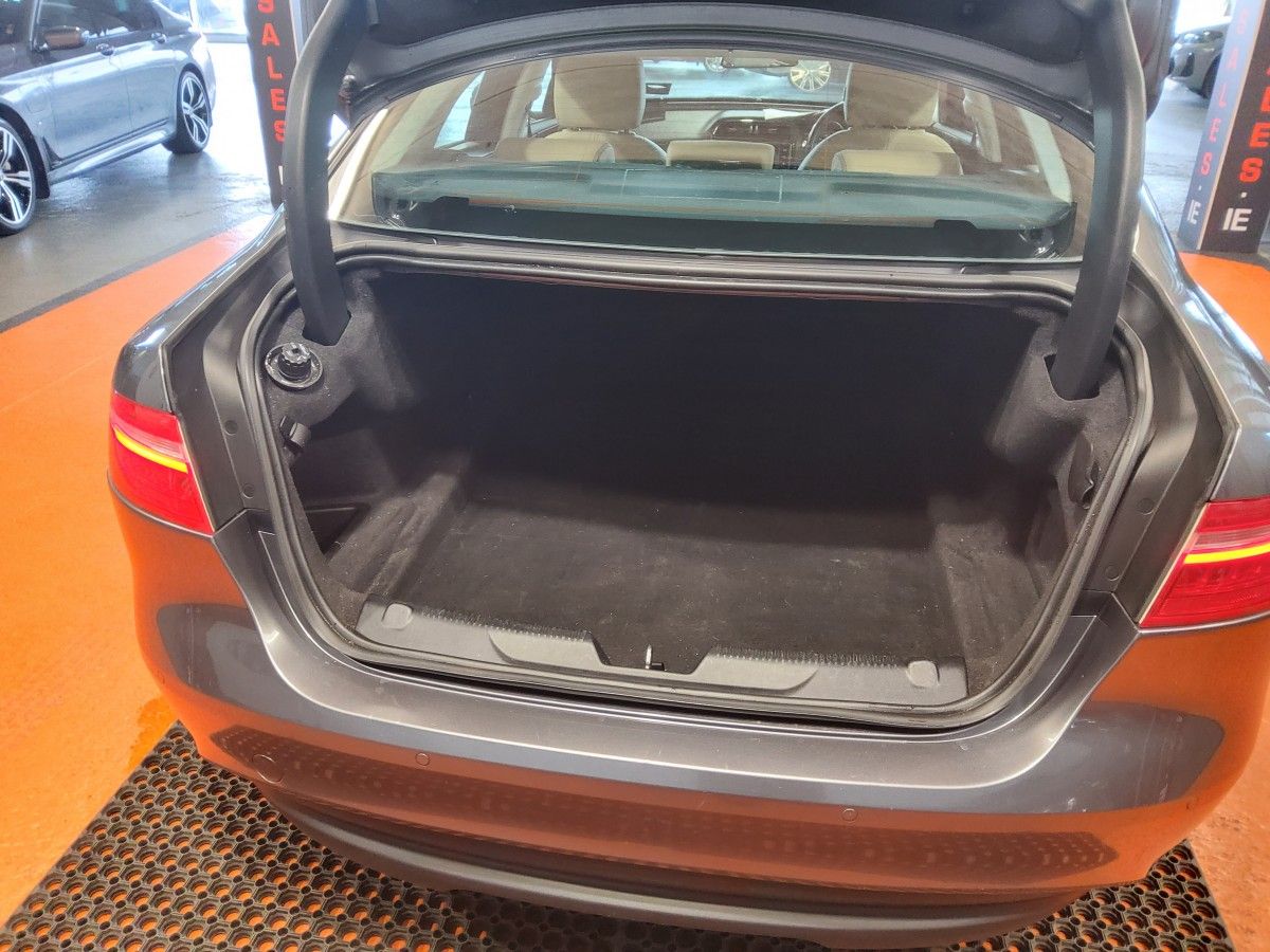 Jaguar XE 2.0 D Prestige 163PS Automatic