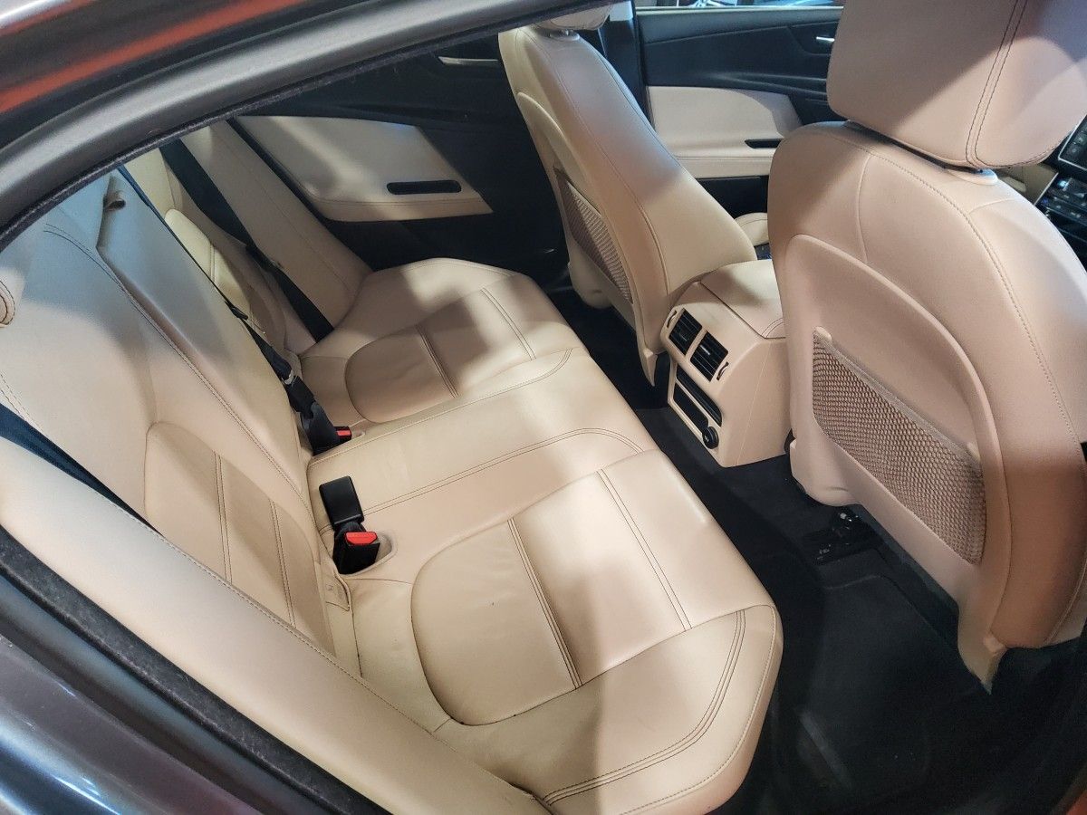 Jaguar XE 2.0 D Prestige 163PS Automatic