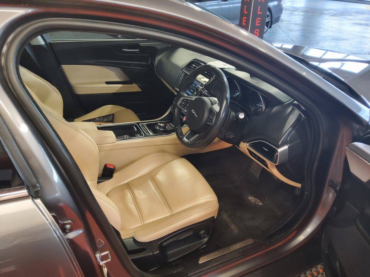 Jaguar XE 2.0 D Prestige 163PS Automatic