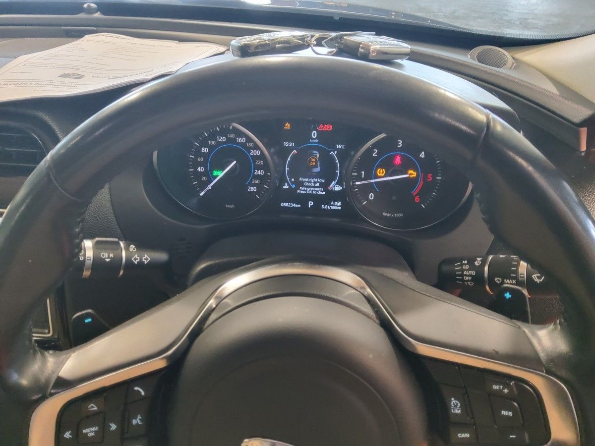 Jaguar XE 2.0 D Prestige 163PS Automatic