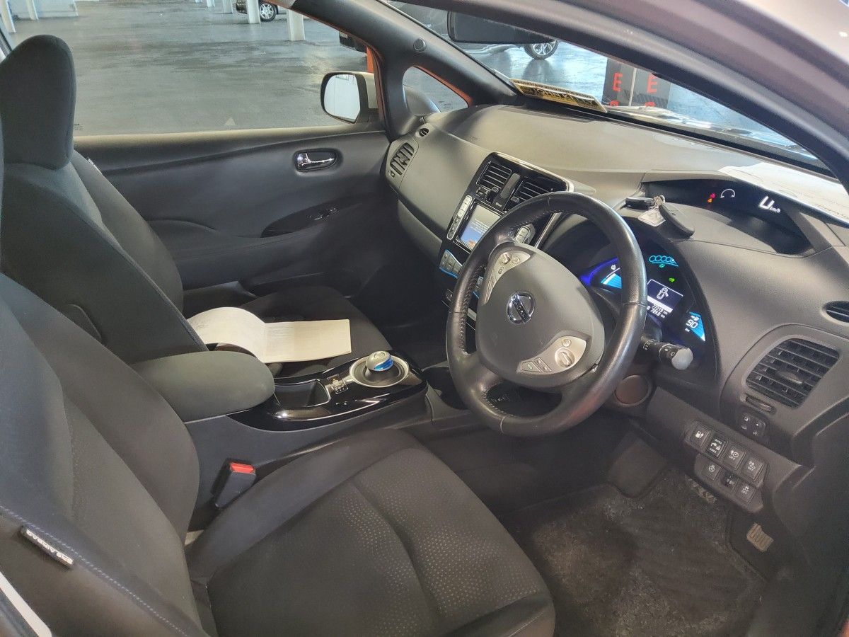 Nissan Leaf SV