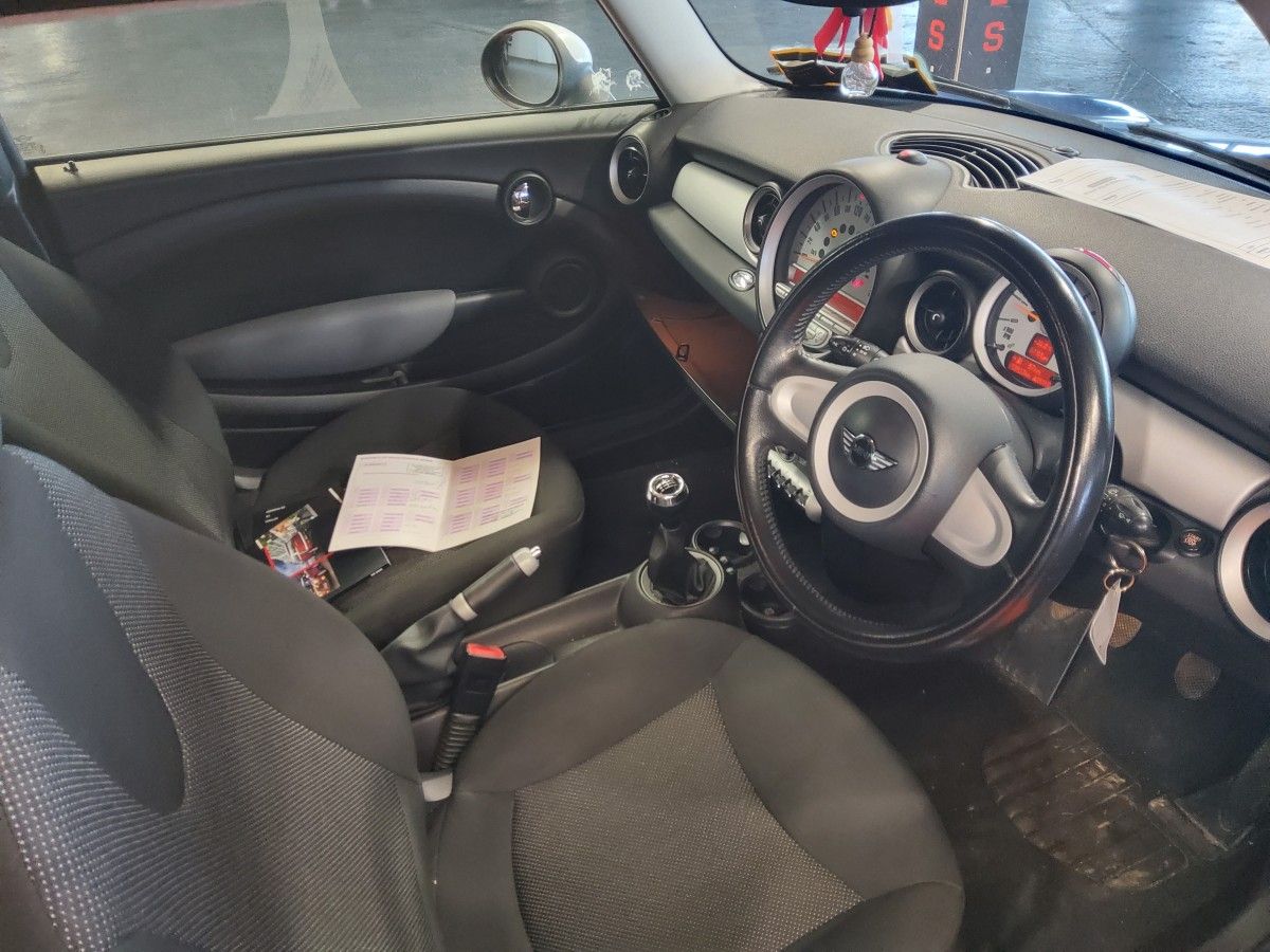 MINI Cooper 1.6 COOPER