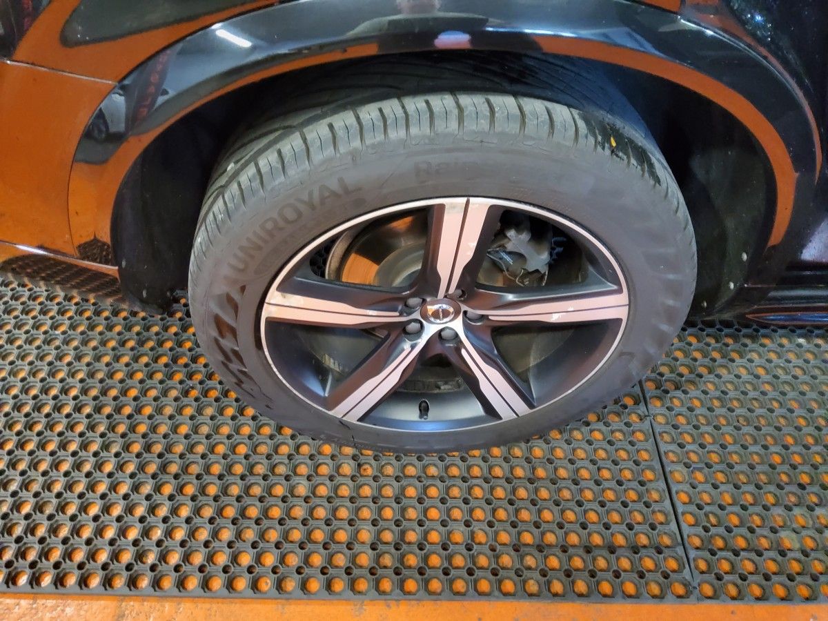 Volvo XC90 D5 (235hp) AWD R-Design Geartronic