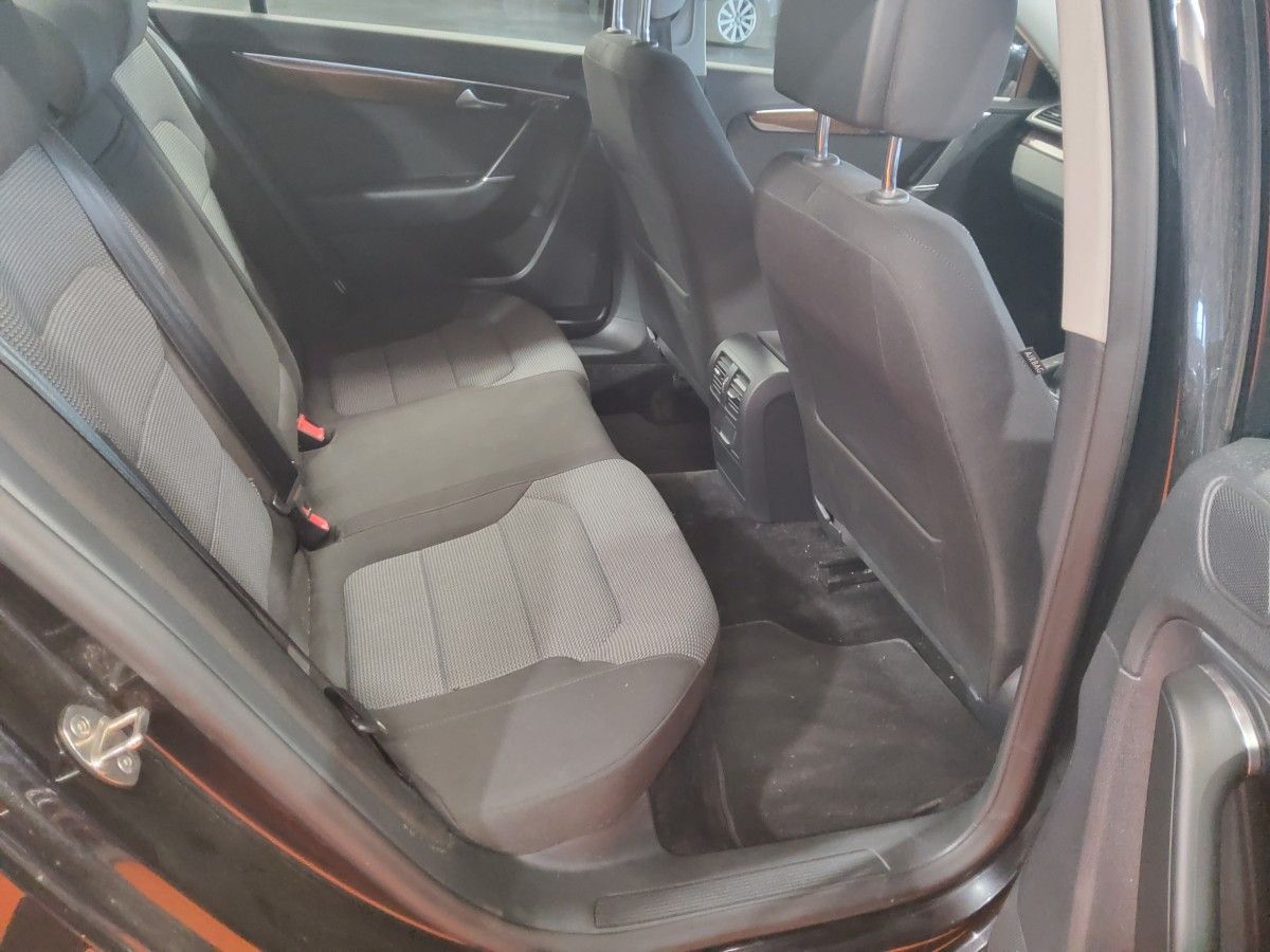 Volkswagen Passat 1.6 TDI COMFORTLINE