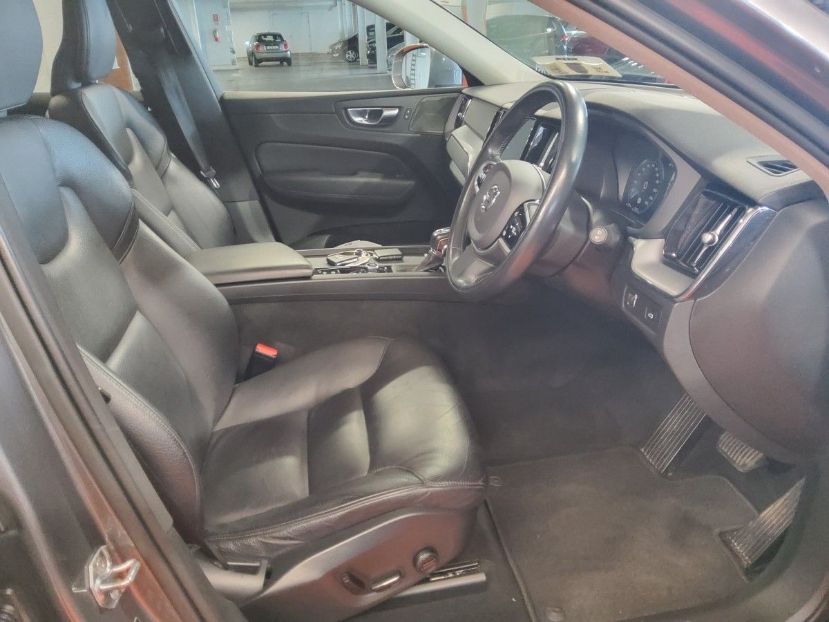 Volvo XC60 D4 (190hp) Momentum Pro Auto