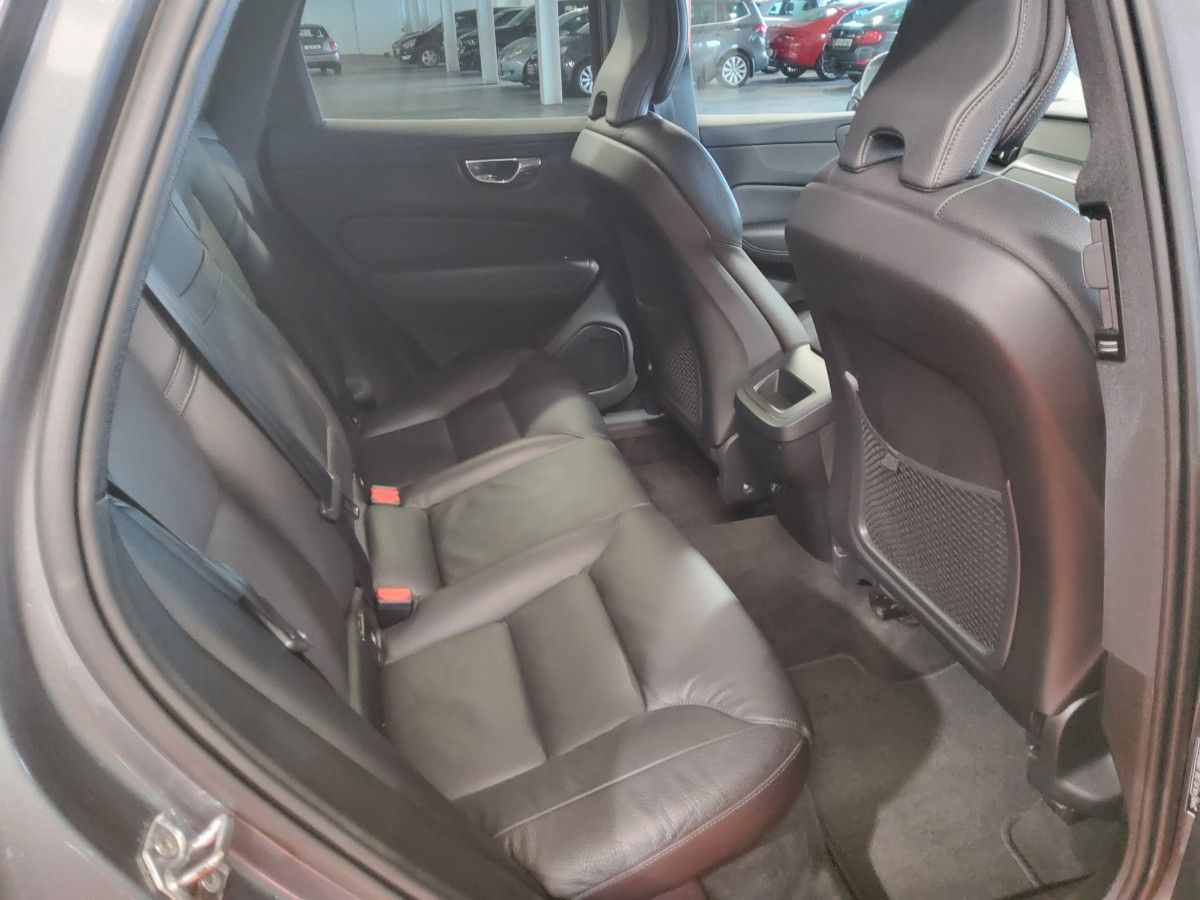 Volvo XC60 D4 (190hp) Momentum Pro Auto
