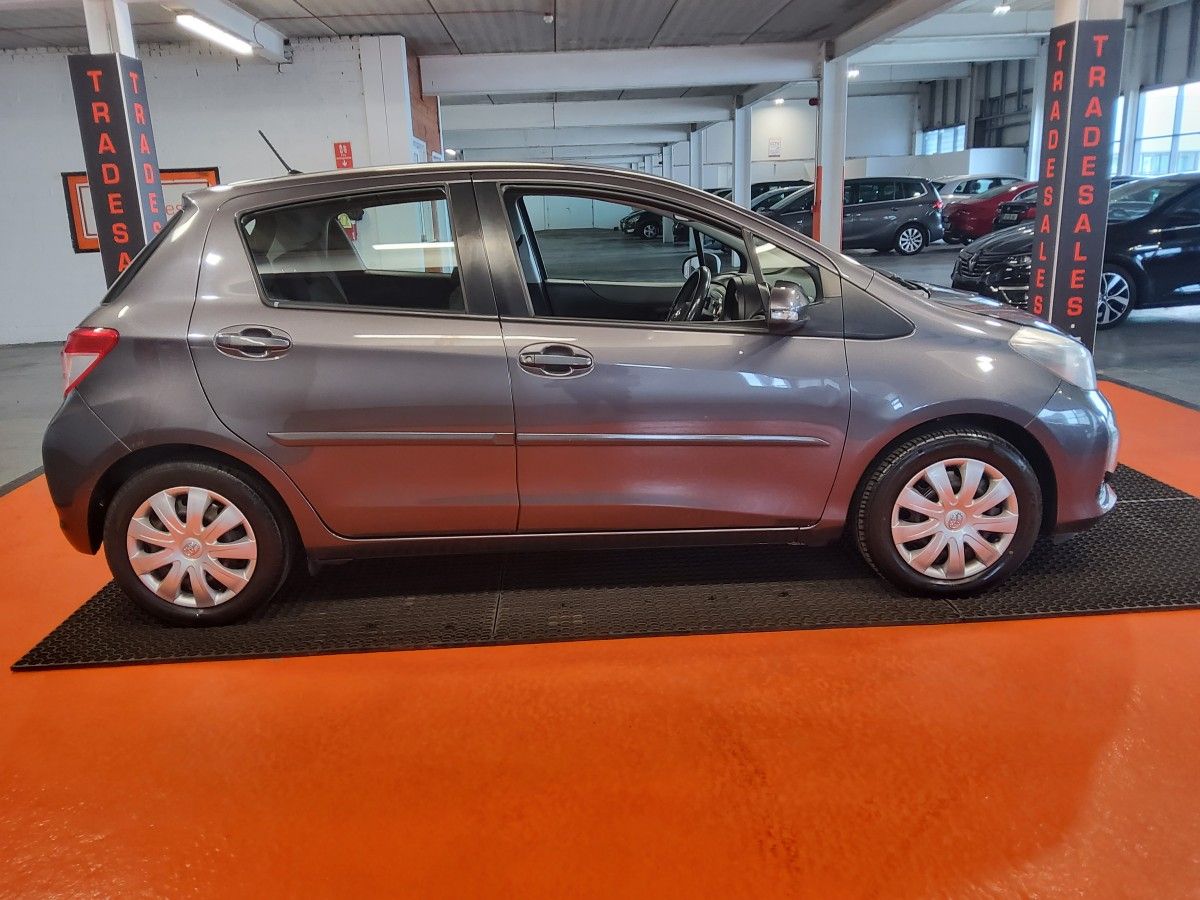 Toyota Yaris 1.0 VVT-i 3Dr Luna