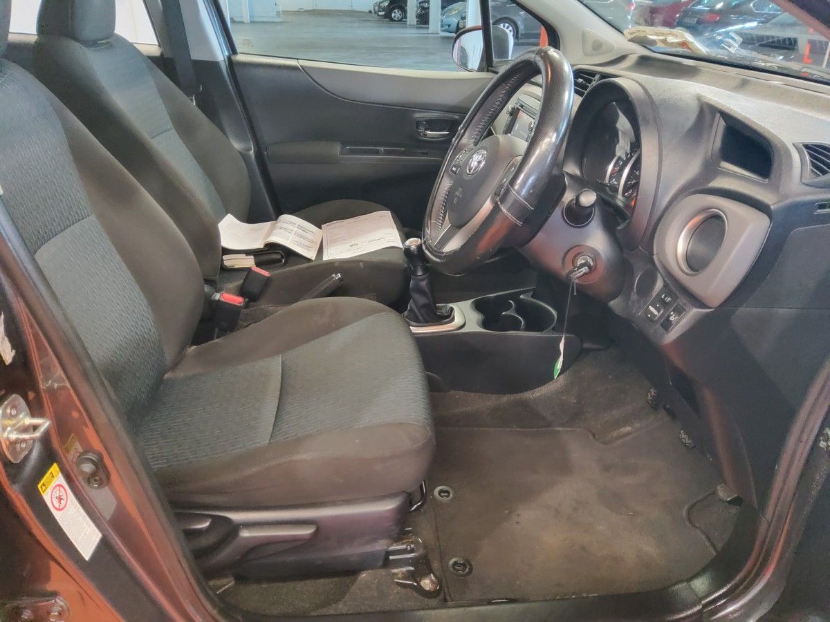 Toyota Yaris 1.0 VVT-i 3Dr Luna