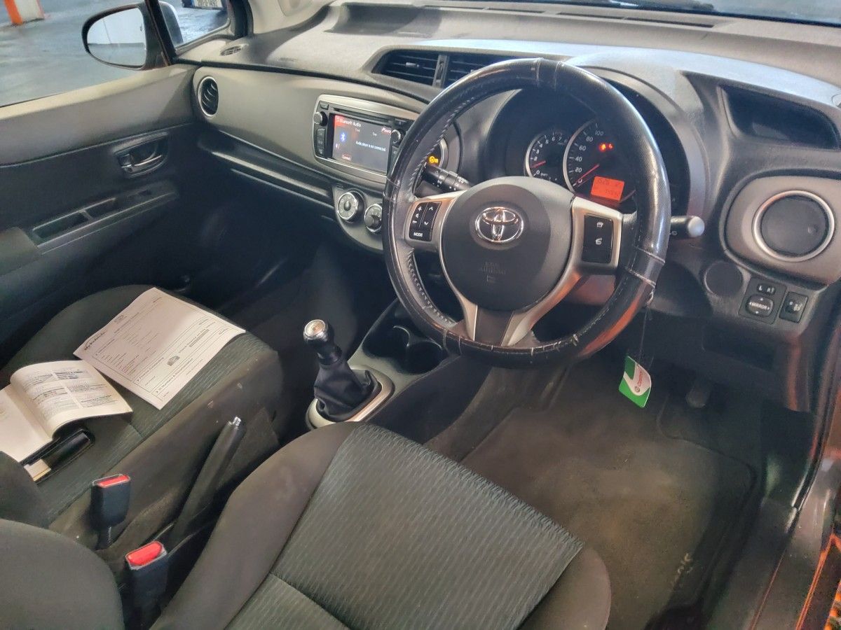 Toyota Yaris 1.0 VVT-i 3Dr Luna