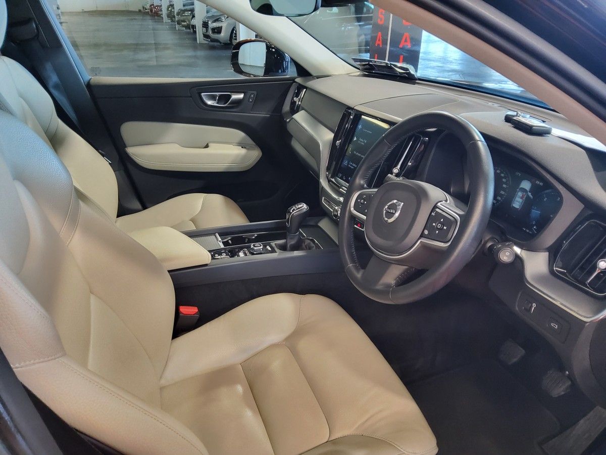 Volvo XC60 D3 (150hp) FWD Momentum Manual