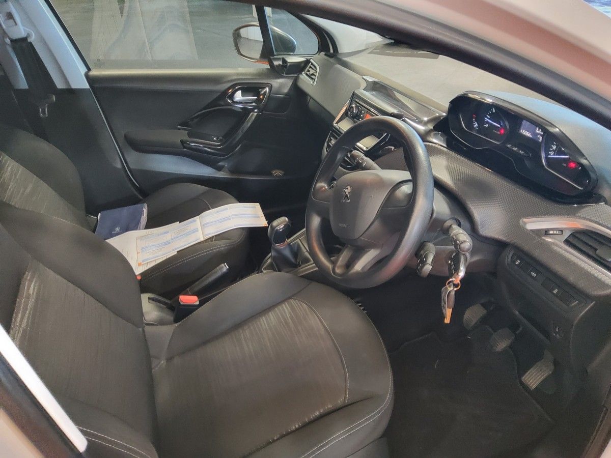 Peugeot 208 1.2 Puretech 82 bhp Access 5dr
