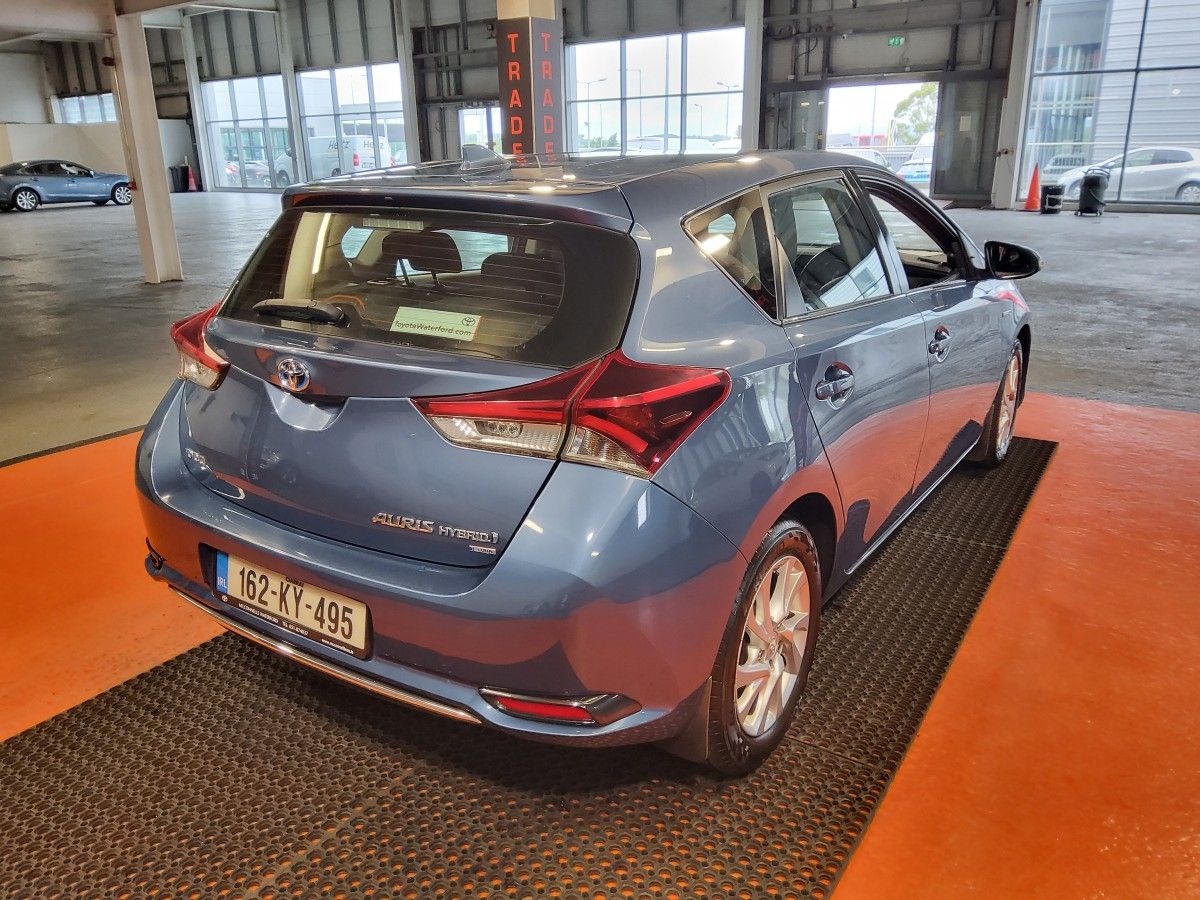 Toyota Auris Hybrid Luna