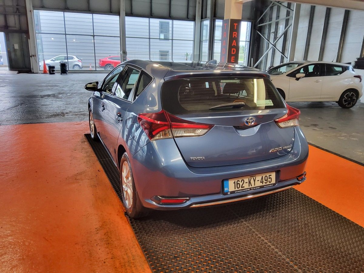 Toyota Auris Hybrid Luna