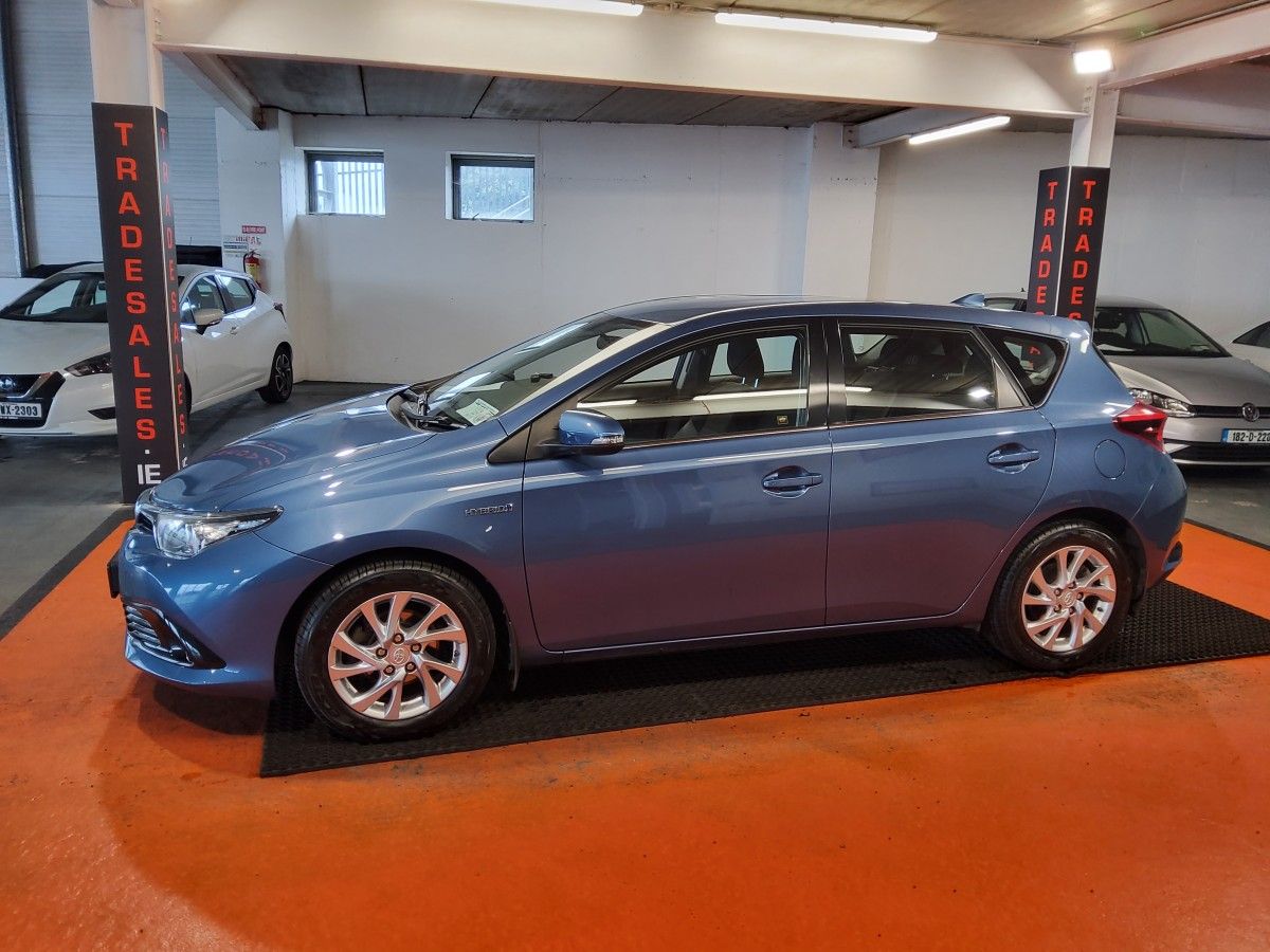 Toyota Auris Hybrid Luna