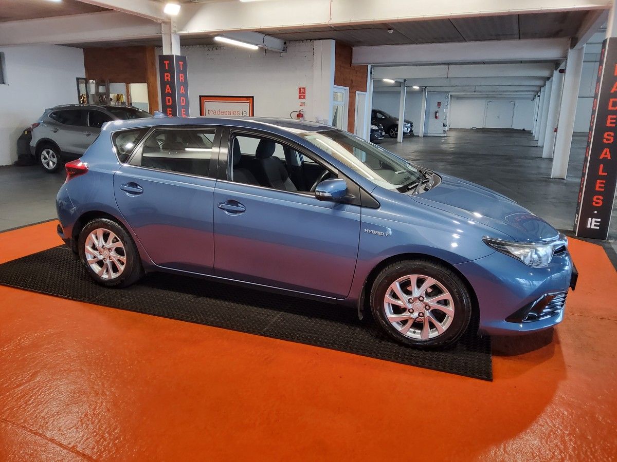Toyota Auris Hybrid Luna