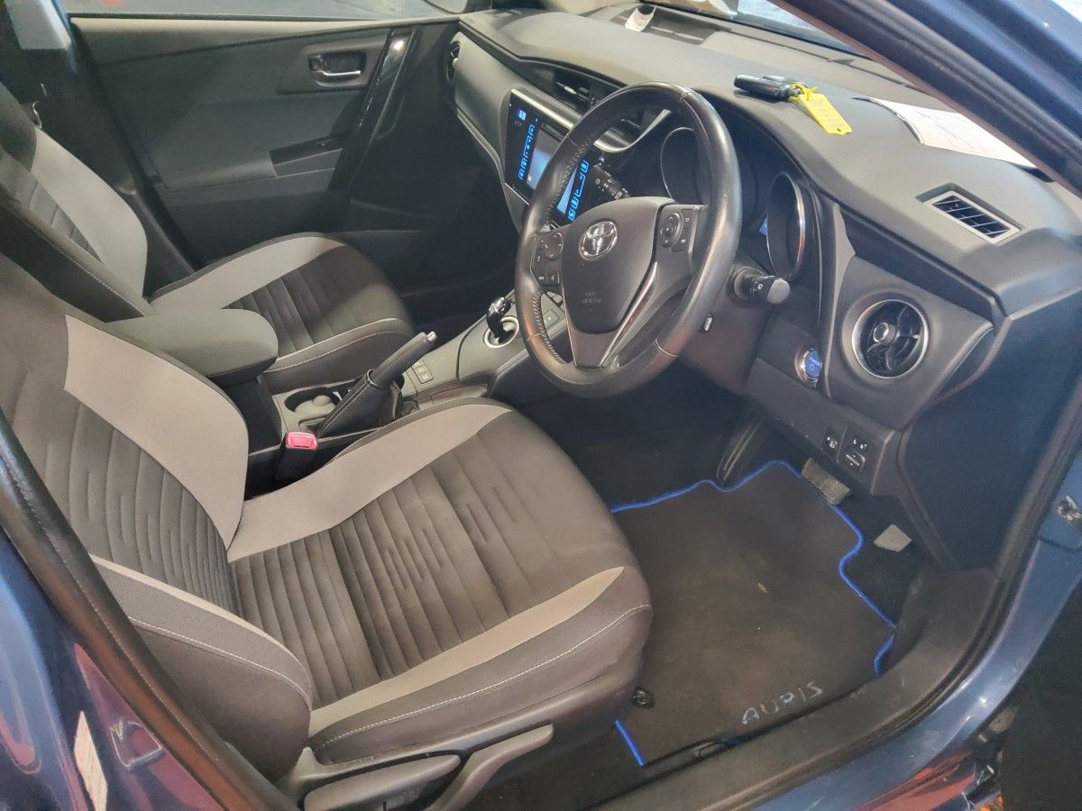 Toyota Auris Hybrid Luna