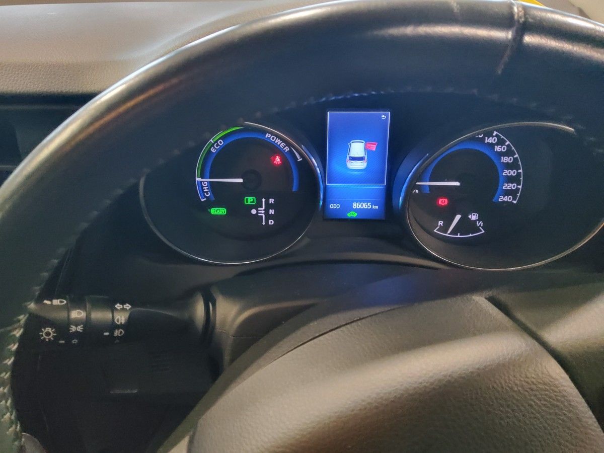 Toyota Auris Hybrid Luna