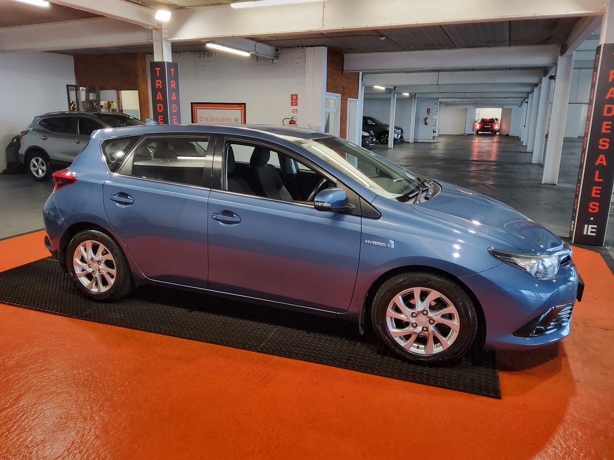 Toyota Auris Hybrid Luna