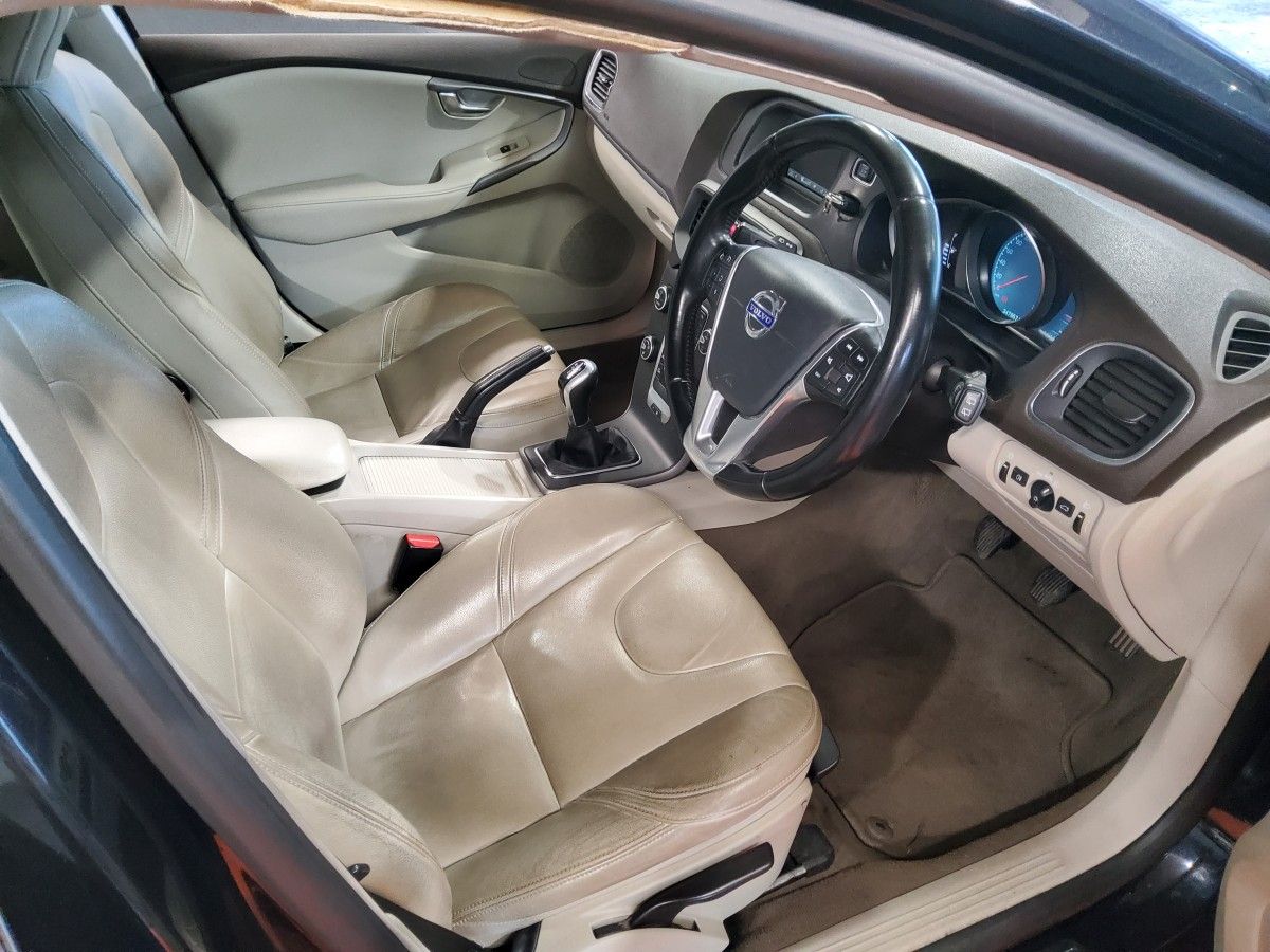 Volvo V40 1.6 D2 (115hp) SE Leather