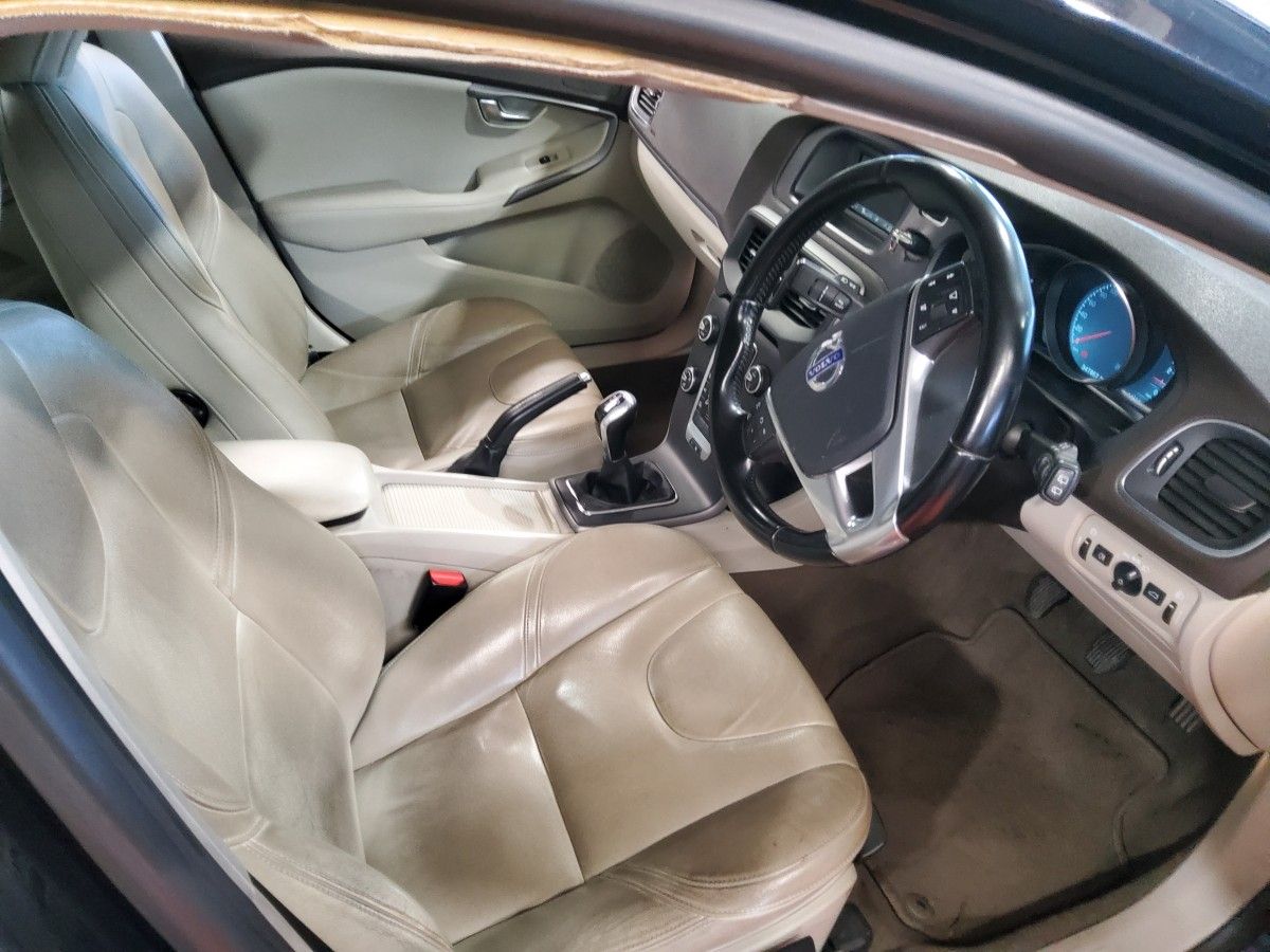 Volvo V40 1.6 D2 (115hp) SE Leather