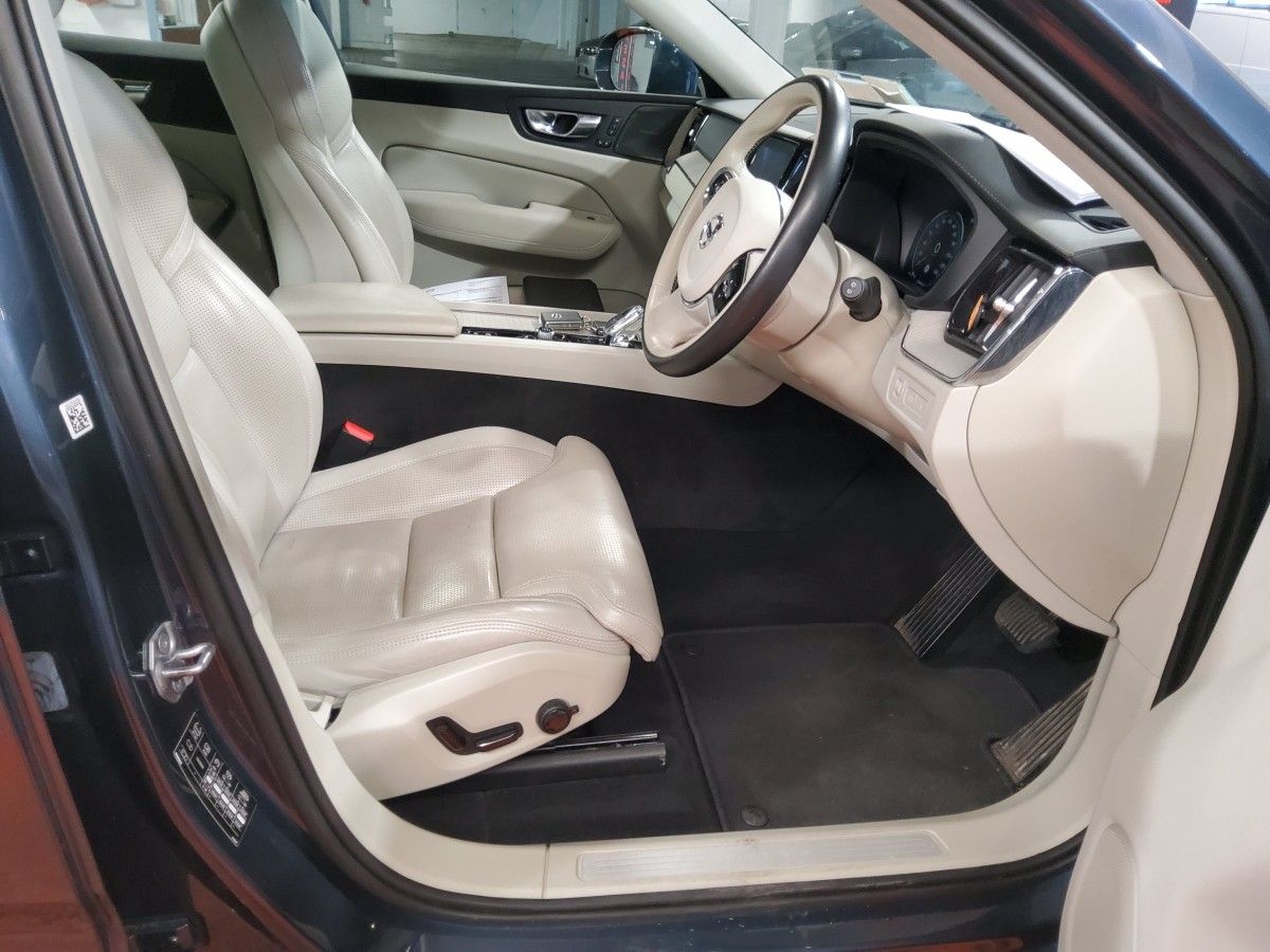 Volvo XC60 T8 (390hp) PHEV Inscription Auto AWD