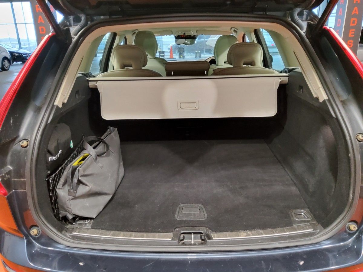 Volvo XC60 T8 (390hp) PHEV Inscription Auto AWD