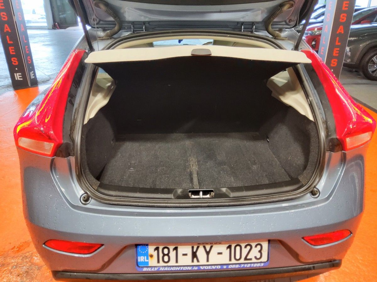 Volvo V40 D2 (120hp) Momentum Edition