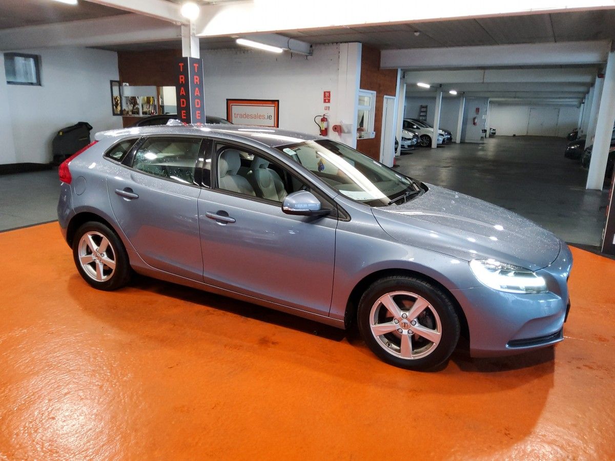 Volvo V40 D2 (120hp) Momentum Edition