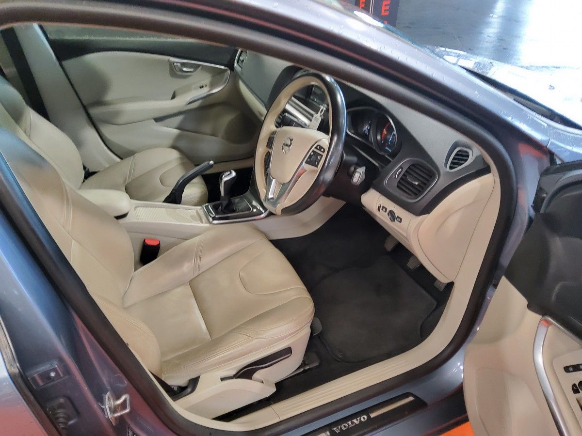 Volvo V40 D2 (120hp) Momentum Edition