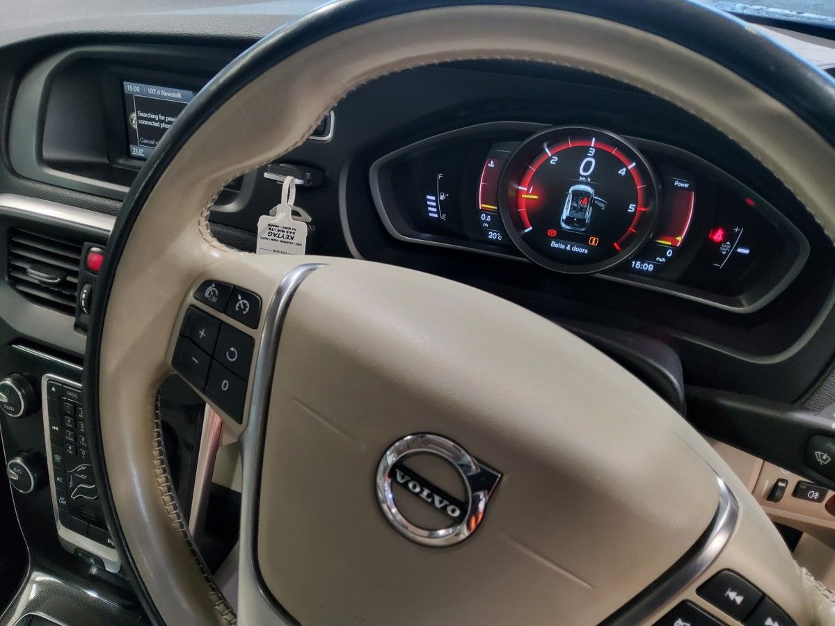 Volvo V40 D2 (120hp) Momentum Edition