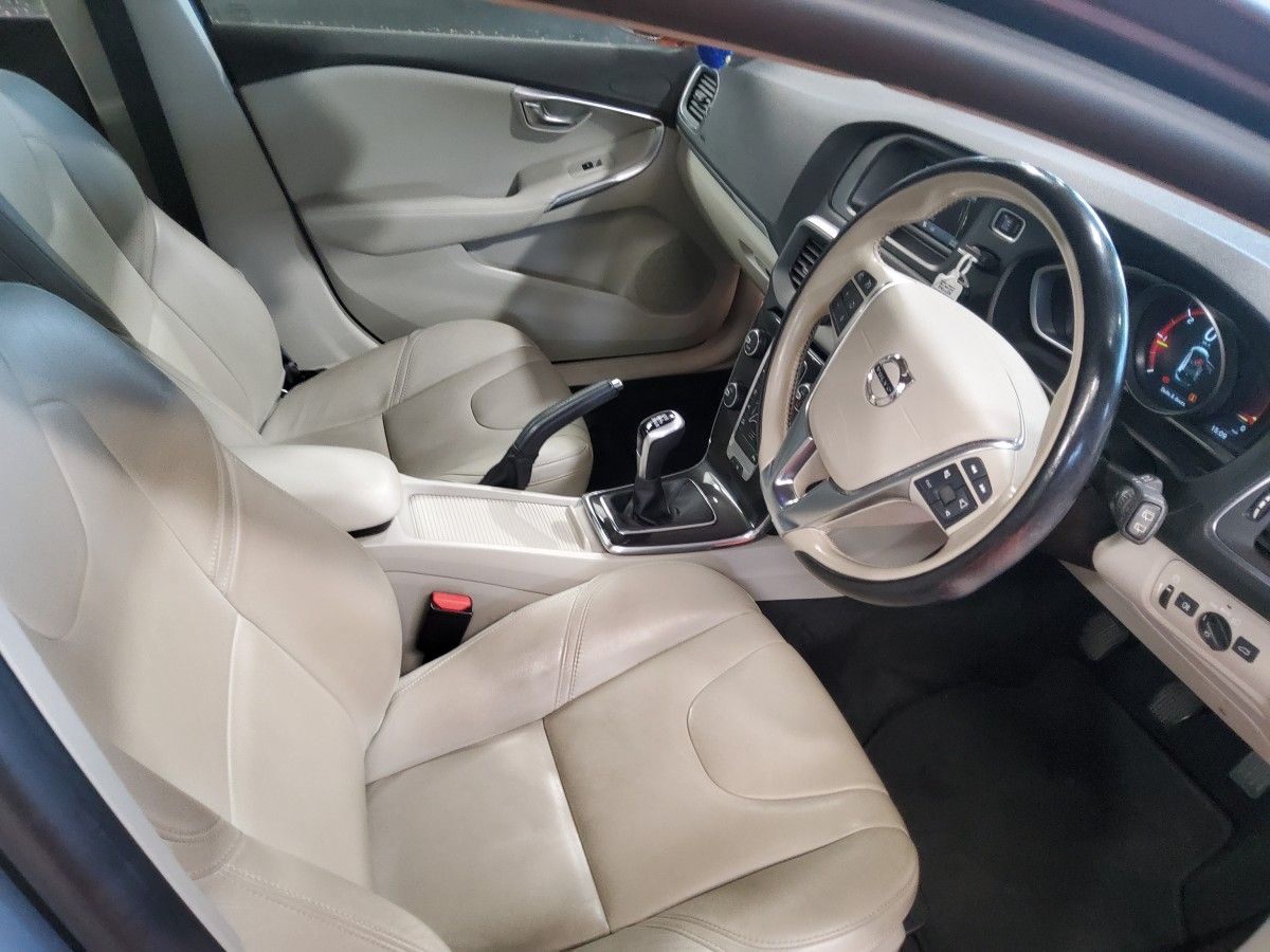 Volvo V40 D2 (120hp) Momentum Edition