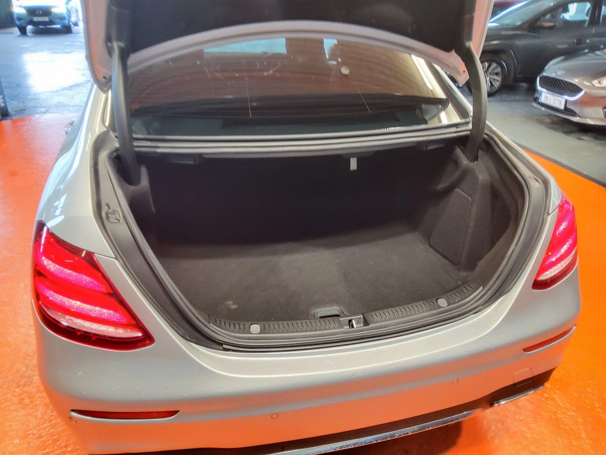 Mercedes-Benz E-Class E 220 D AMG LINE A/T