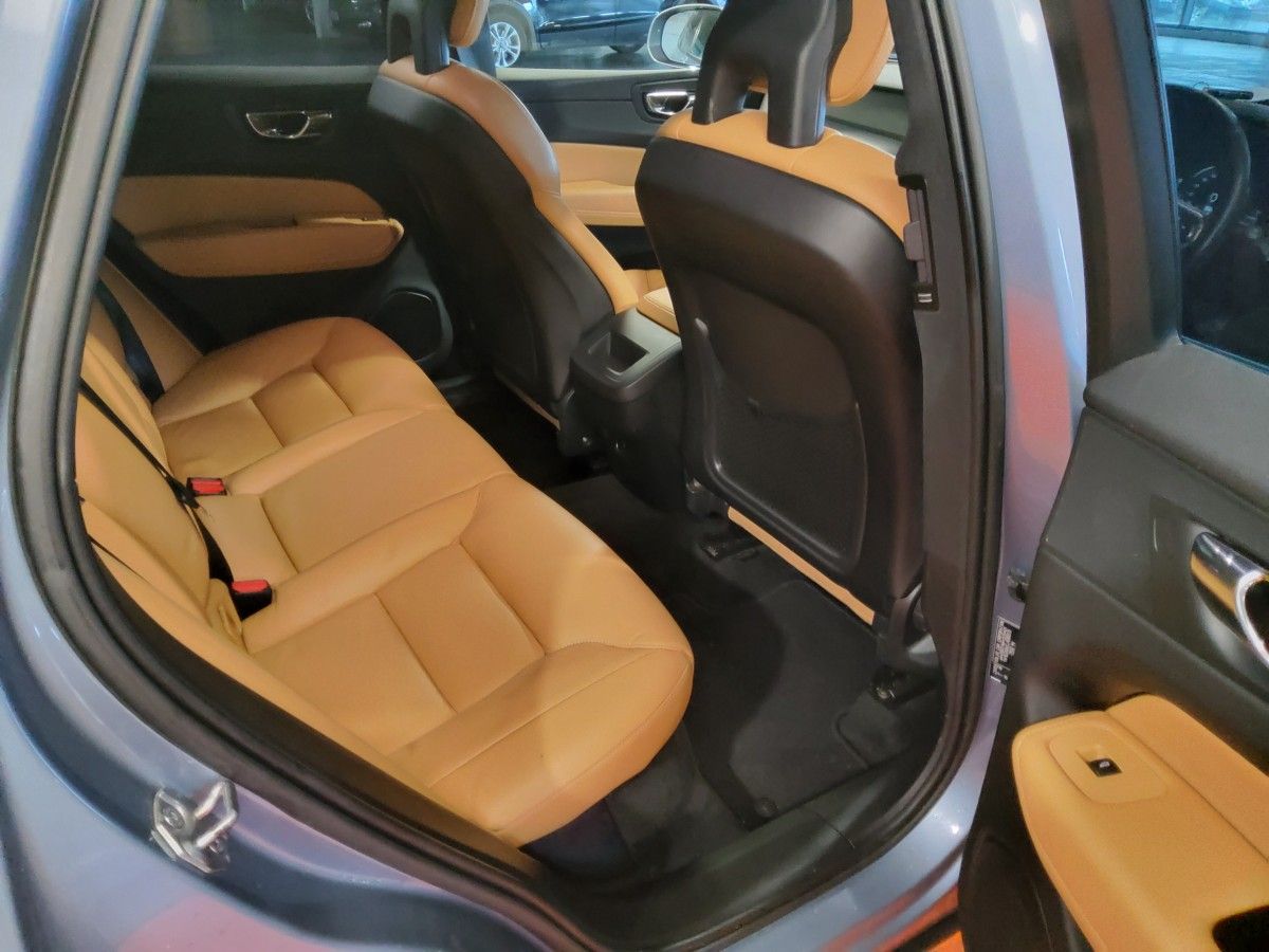 Volvo XC60 D4 (190hp) AWD Momentum Automatic