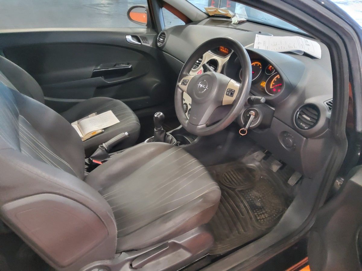 Opel Corsa 1.2i 16v CLUB 3 DR