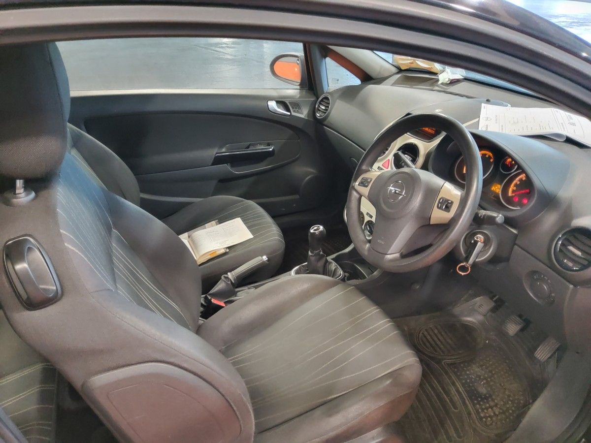 Opel Corsa 1.2i 16v CLUB 3 DR