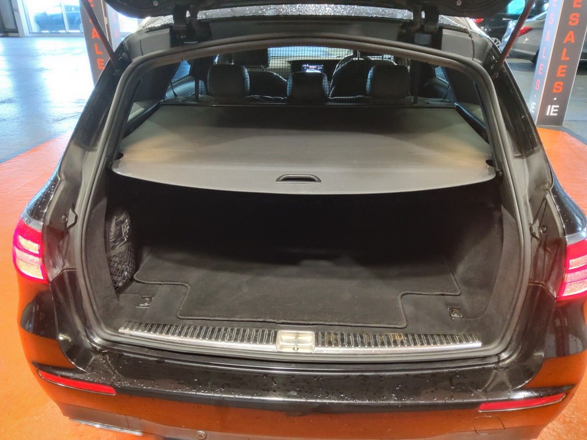 Mercedes-Benz E-Class E220 AMG D A LINE