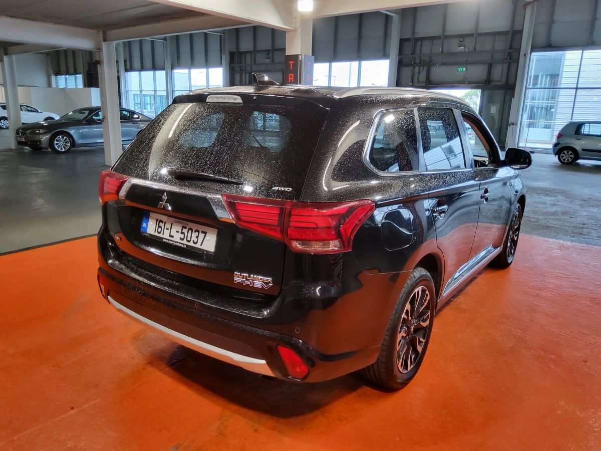 Mitsubishi Outlander PHEV 2.0L MIVEC 4WD 5-Seater Instyle