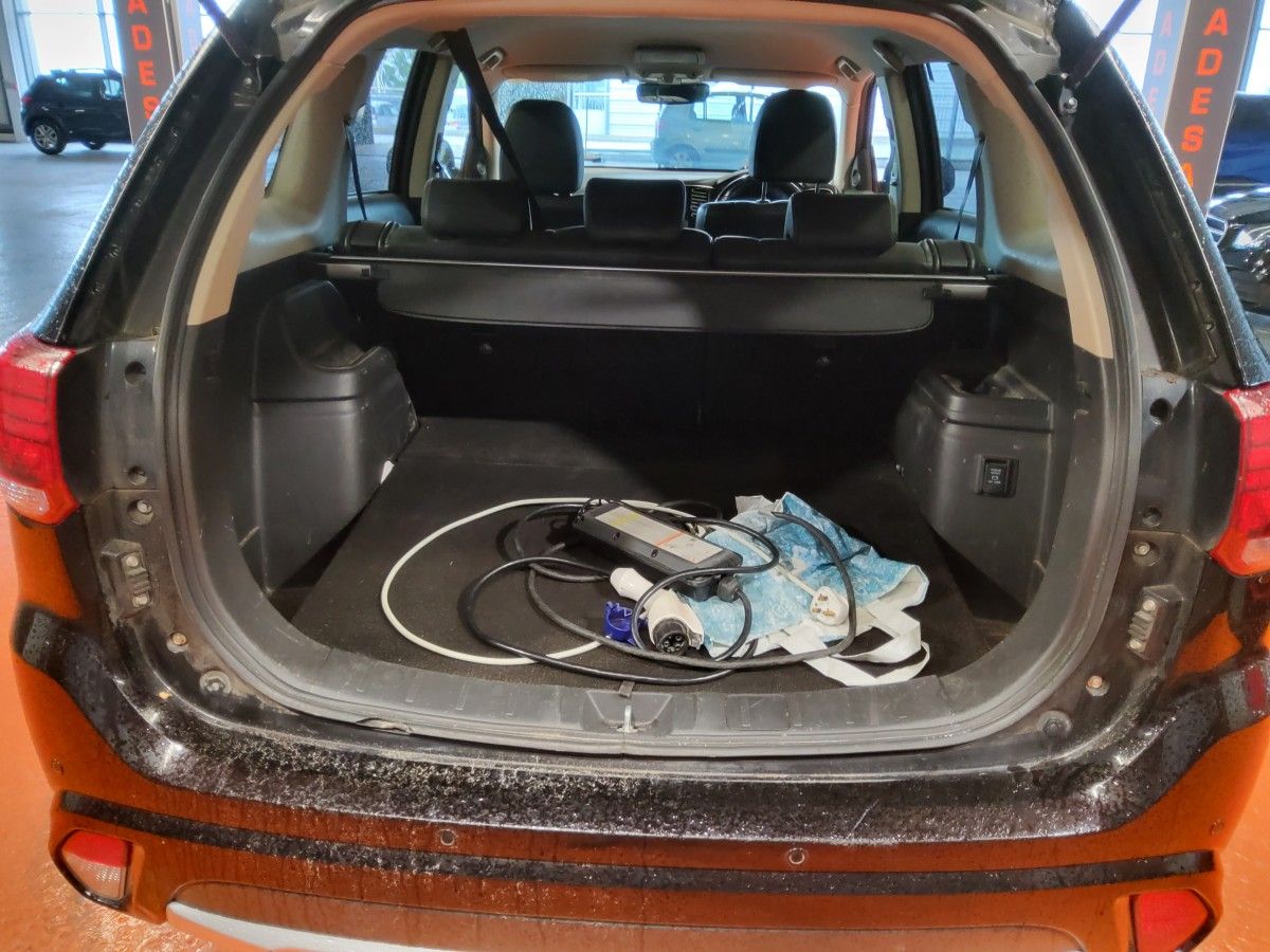 Mitsubishi Outlander PHEV 2.0L MIVEC 4WD 5-Seater Instyle