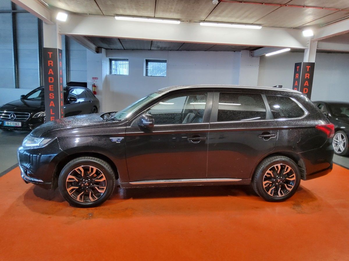 Mitsubishi Outlander PHEV 2.0L MIVEC 4WD 5-Seater Instyle