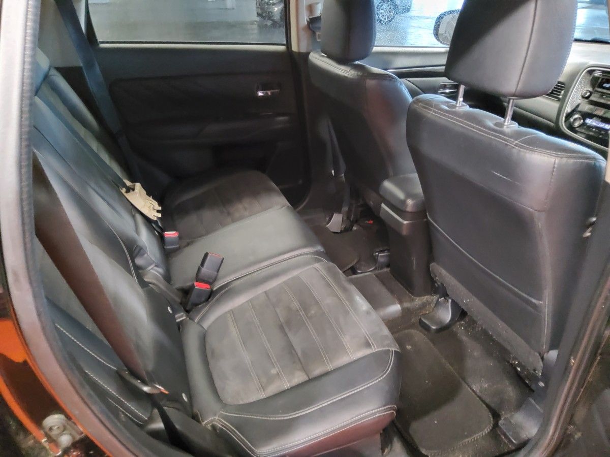 Mitsubishi Outlander PHEV 2.0L MIVEC 4WD 5-Seater Instyle