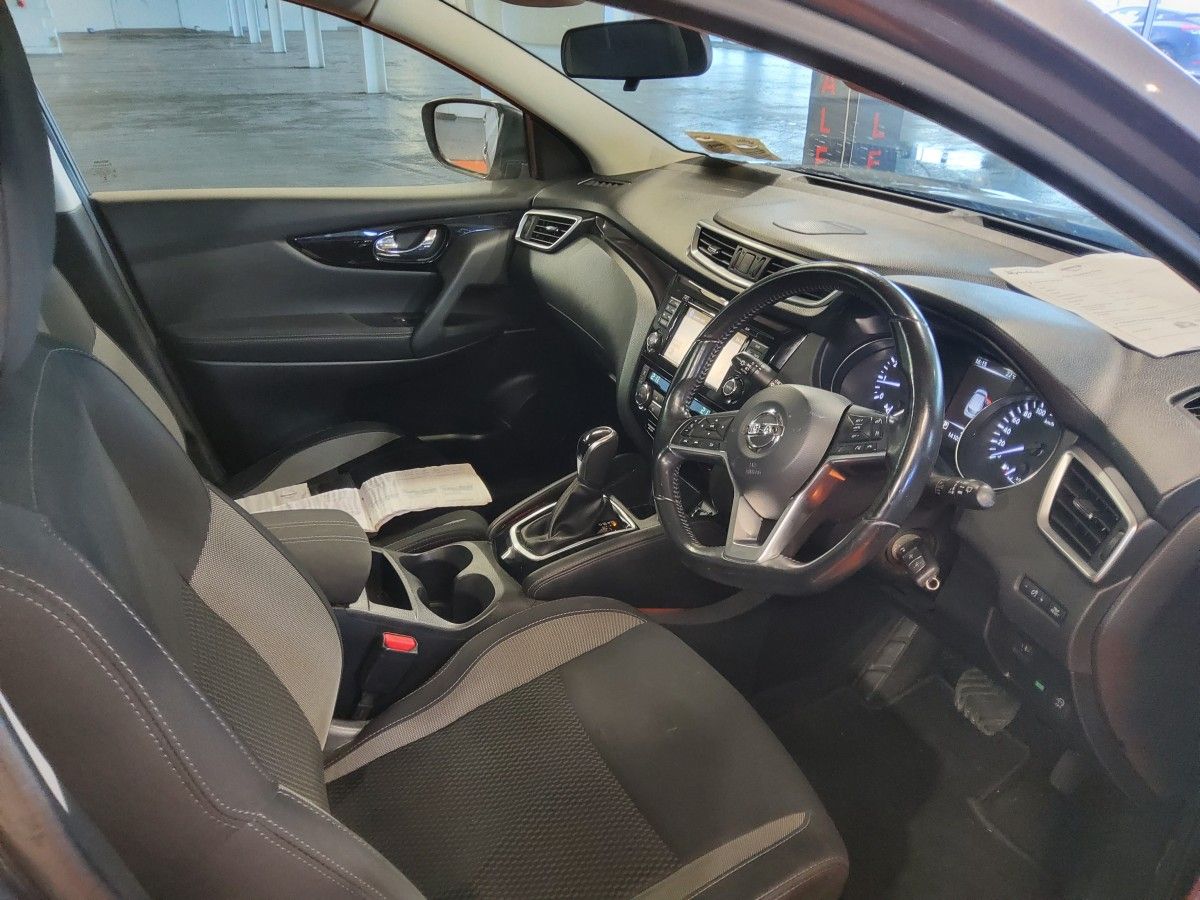 Nissan QASHQAI 1.2 PET SV CVT