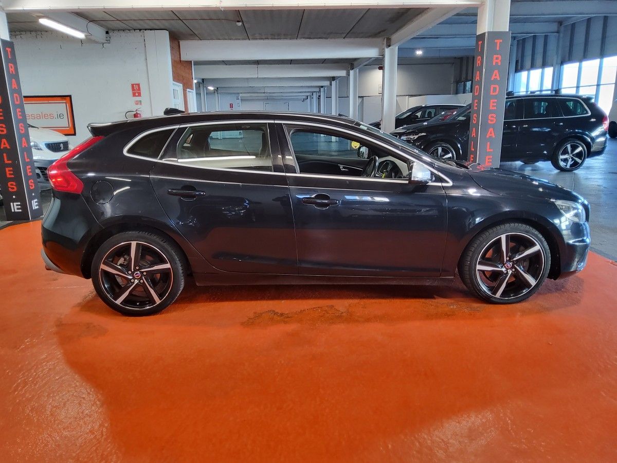 Volvo V40 2.0 D3 150PS R-DESIGN