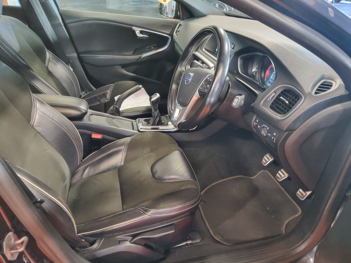 Volvo V40 2.0 D3 150PS R-DESIGN