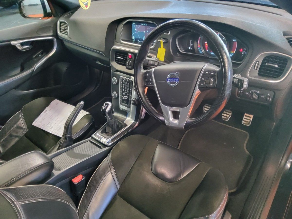 Volvo V40 2.0 D3 150PS R-DESIGN